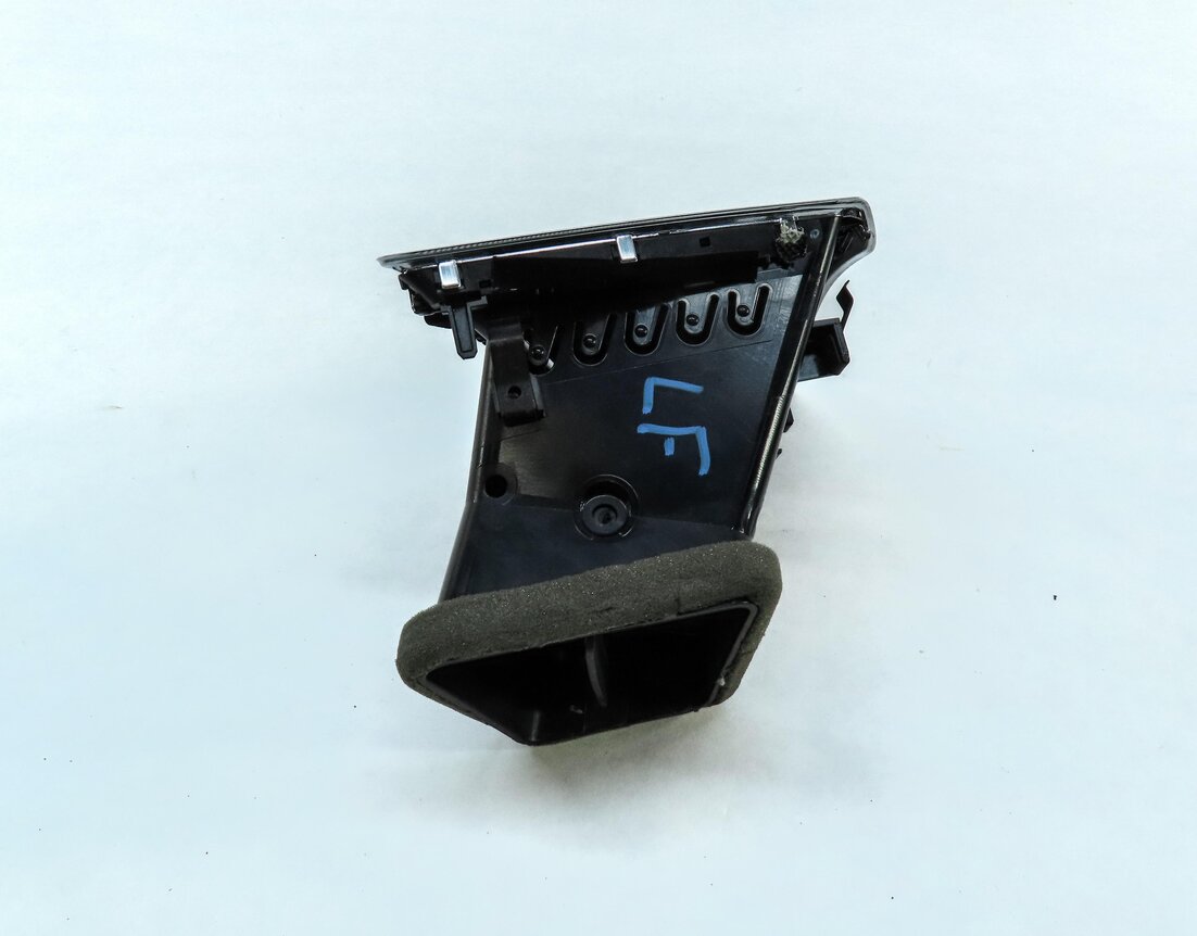 Thumbnail 3: 2011 AUDI Q5 (B8 8R) FRONT LEFT DRIVER DASH HEATER A/C AIR VENT