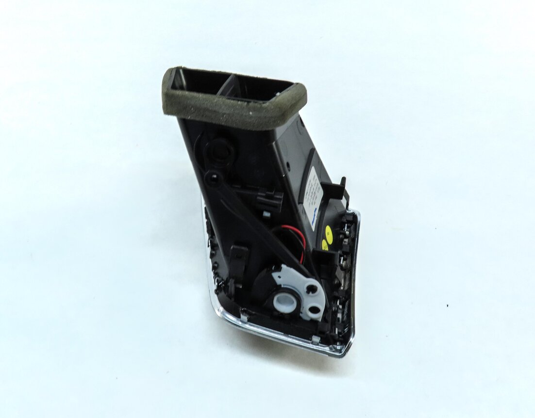 Thumbnail 4: 2011 AUDI Q5 (B8 8R) FRONT LEFT DRIVER DASH HEATER A/C AIR VENT