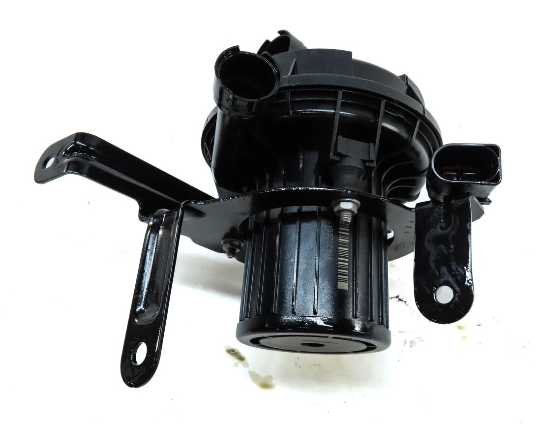 Thumbnail 4: 2011 AUDI Q5 (B8 8R) 3.2L CALB FSI SECONDARY AIR INJECTION SMOG EMISSION PUMP