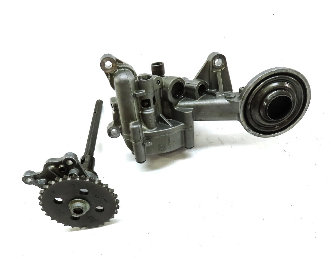 Thumbnail 2: 2011 AUDI Q5 (B8 8R) 3.2L CALB ENGINE OIL PUMP