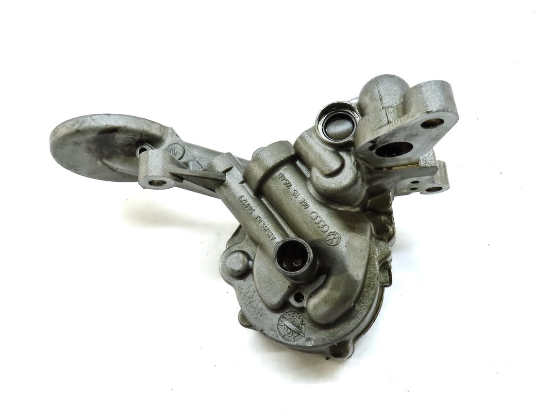 Thumbnail 7: 2011 AUDI Q5 (B8 8R) 3.2L CALB ENGINE OIL PUMP