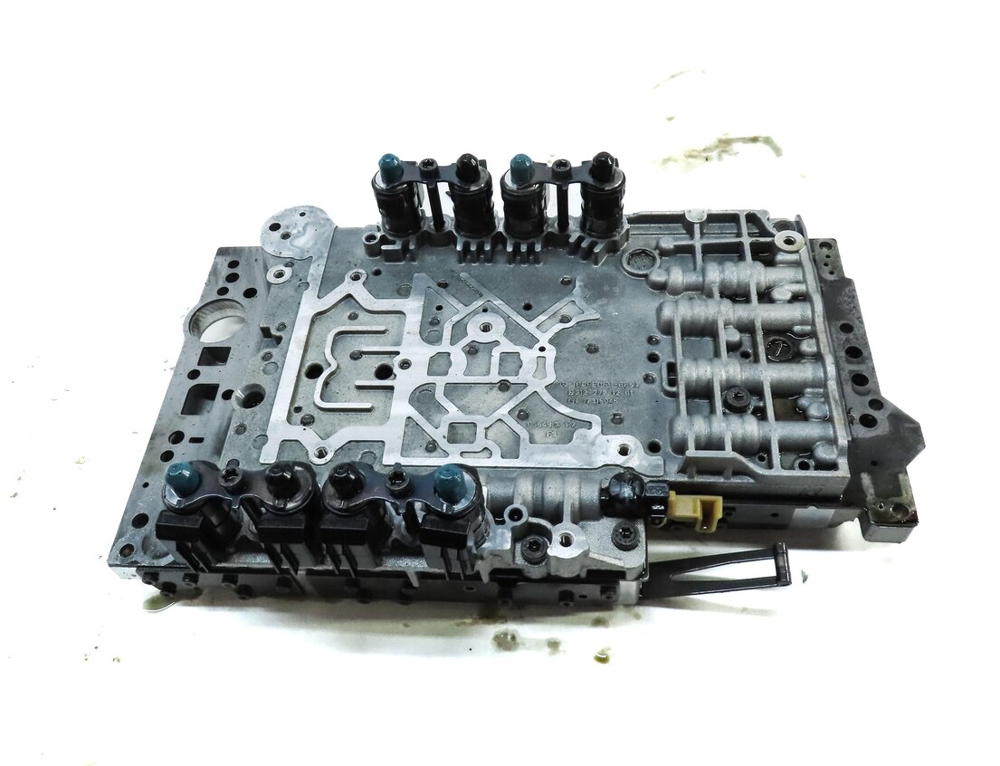 Thumbnail 2: 12-15 MERCEDES C250 C350 SLK250 SLK350 (R172 W204) TRANSMISSION VALVE BODY BLOCK