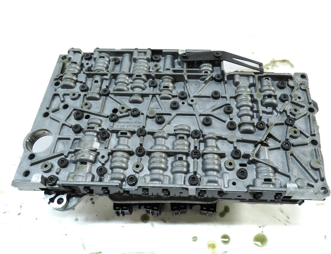 Thumbnail 6: 12-15 MERCEDES C250 C350 SLK250 SLK350 (R172 W204) TRANSMISSION VALVE BODY BLOCK