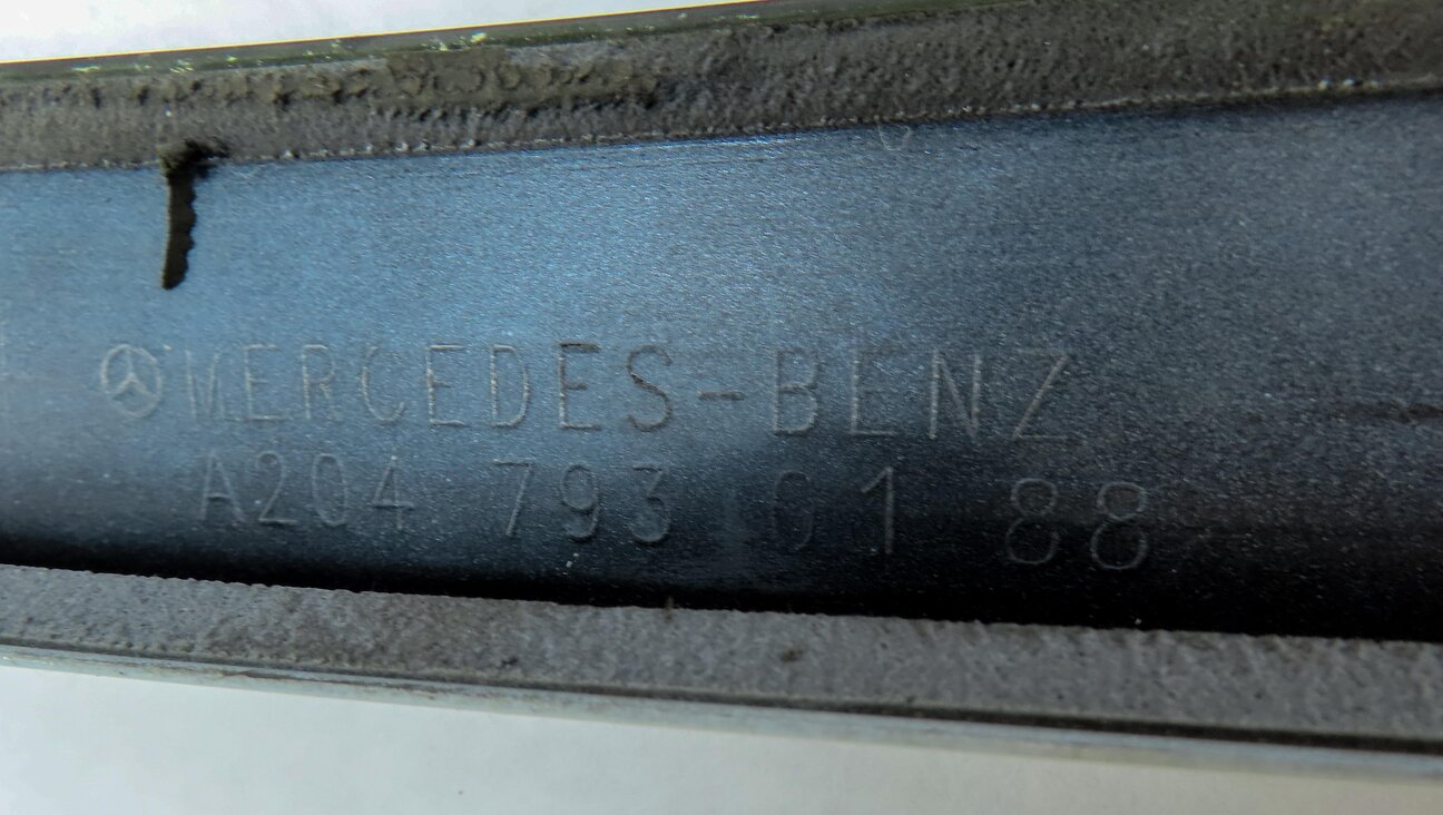 Thumbnail 7: 2008-2014 MERCEDES C-CLASS (W204) REAR TRUNK SPOILER WING (CALCITE WHITE 650U)