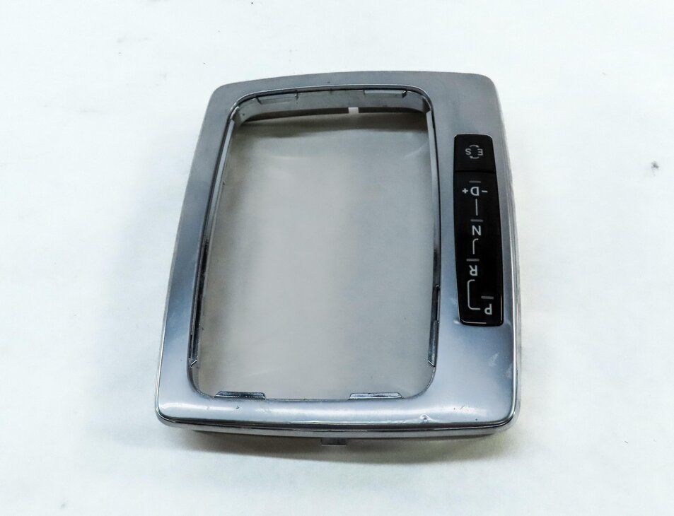 Thumbnail 4: 2012 MERCEDES C CLASS (W204) CENTER CONSOLE SHIFT INDICATOR TRIM (CHROME)