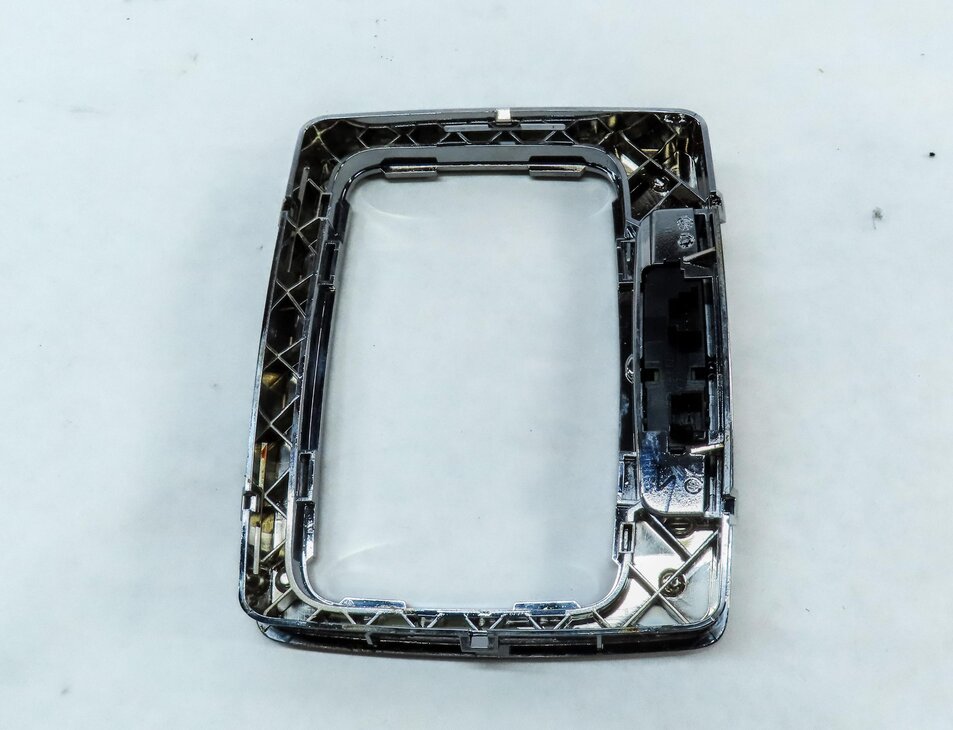 Thumbnail 5: 2012 MERCEDES C CLASS (W204) CENTER CONSOLE SHIFT INDICATOR TRIM (CHROME)