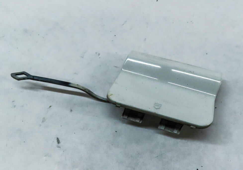 2012 MERCEDES C CLASS (W204) REAR BUMPER TOW HOOK EYE COVER TRIM (CALCITE WHITE)