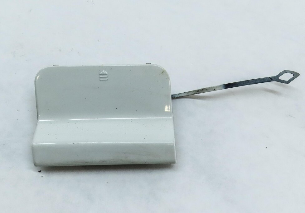 Thumbnail 3: 2012 MERCEDES C CLASS (W204) REAR BUMPER TOW HOOK EYE COVER TRIM (CALCITE WHITE)