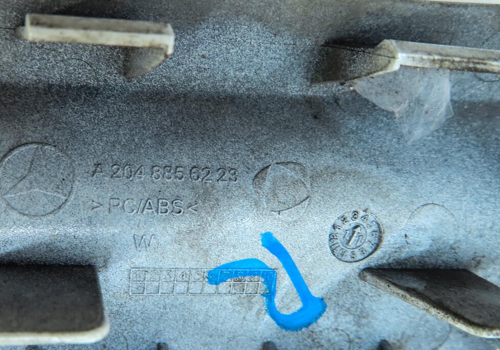 Thumbnail 5: 2012 MERCEDES C CLASS (W204) REAR BUMPER TOW HOOK EYE COVER TRIM (CALCITE WHITE)