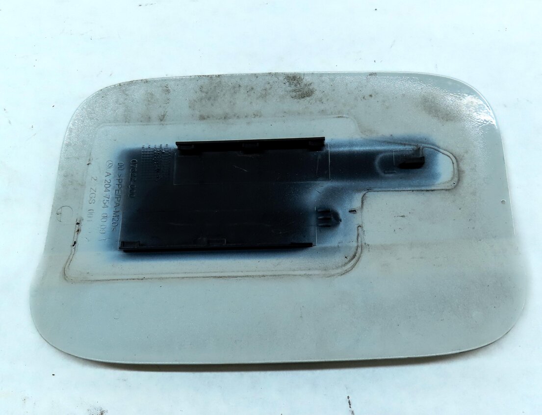 Thumbnail 4: 2008-2014 MERCEDES C250 C300 C350 C63 (W204) FUEL TANK DOOR (CALCITE WHITE)