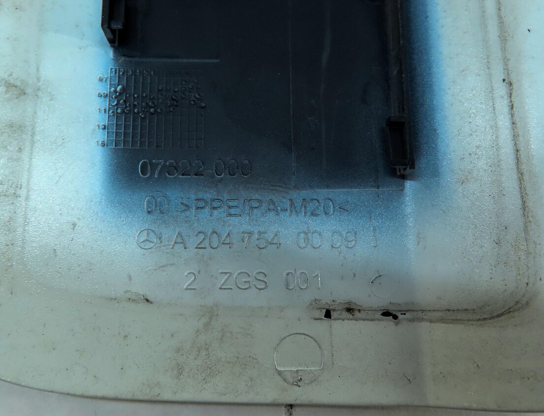 Thumbnail 5: 2008-2014 MERCEDES C250 C300 C350 C63 (W204) FUEL TANK DOOR (CALCITE WHITE)