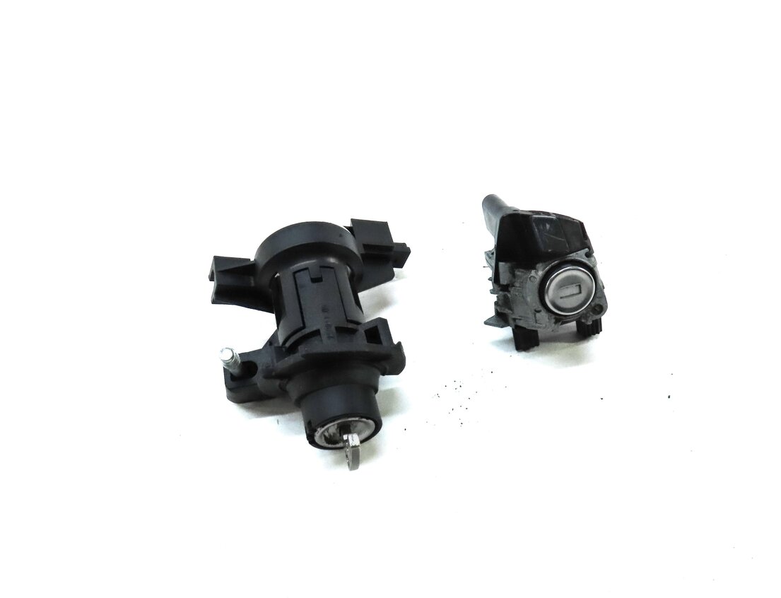 2012 MERCEDES C CLASS W204 FRONT LEFT DRIVER DOOR & TRUNK LOCK CYLINDER KEY SET