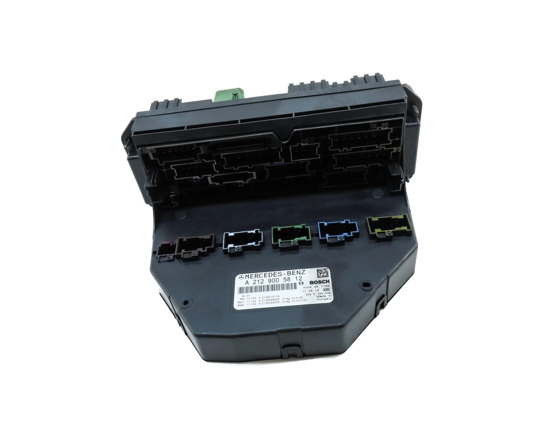 2012 MERCEDES C CLASS W204 FRONT SIGNAL ACQUISITION MODULE (SAM) RELAY FUSE BOX