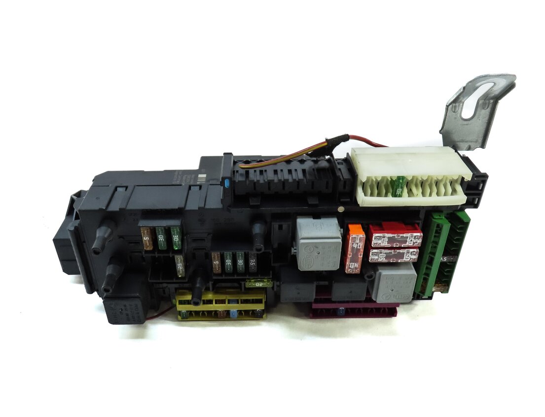 Thumbnail 4: 2011-2015 MERCEDES C-CLASS (W204) REAR SIGNAL ACQUISITION CONTROL MODULE SAM