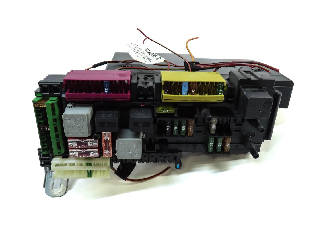 Thumbnail 5: 2011-2015 MERCEDES C-CLASS (W204) REAR SIGNAL ACQUISITION CONTROL MODULE SAM