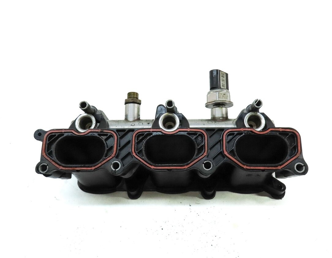 Thumbnail 2: 2010 AUDI Q5 (B8 8R) 3.2L CALB FSI ENGINE LEFT LOWER INTAKE MANIFOLD DUFFUSER