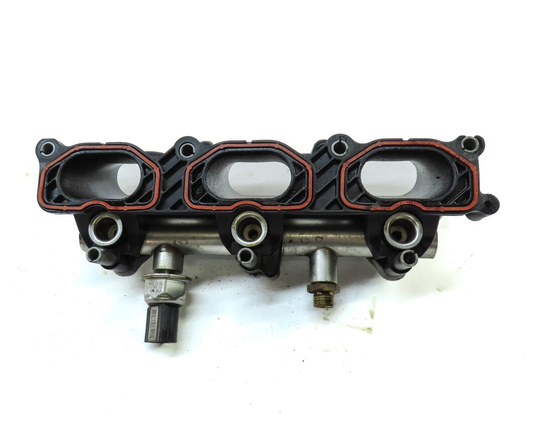 Thumbnail 3: 2010 AUDI Q5 (B8 8R) 3.2L CALB FSI ENGINE LEFT LOWER INTAKE MANIFOLD DUFFUSER