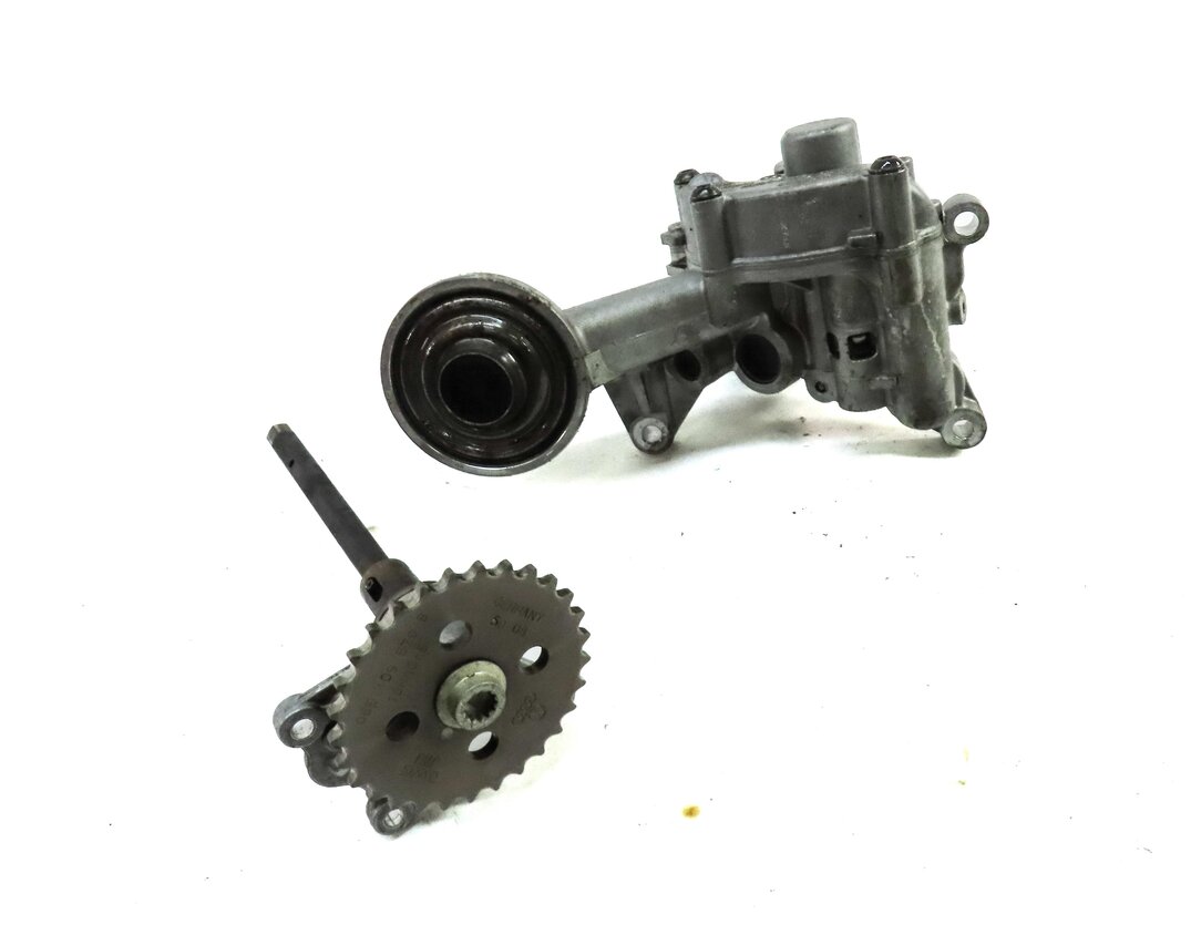 2010 AUDI Q5 (B8 8R) 3.2L CALB FSI ENGINE OIL PUMP w/ SPROCKET