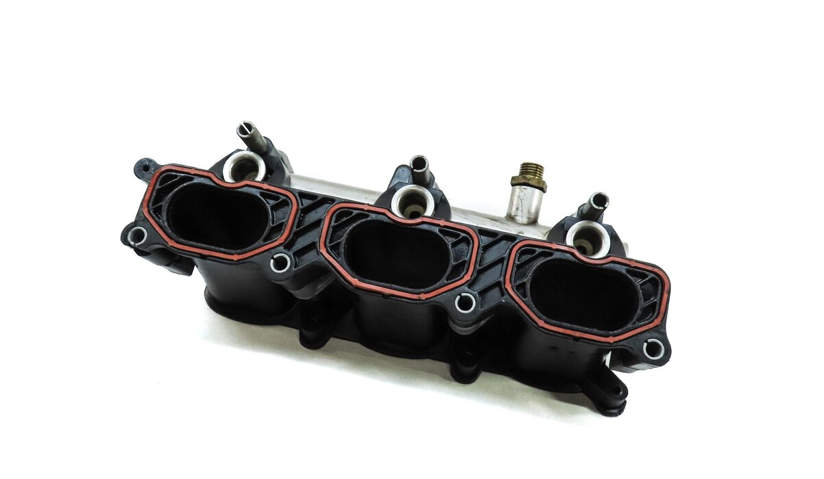 2010 AUDI Q5 (B8 8R) 3.2L CALB FSI ENGINE RIGHT LOWER INTAKE MANIFOLD DUFFUSER