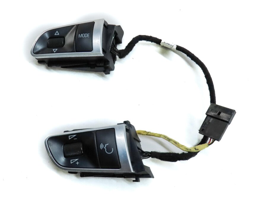 Thumbnail 2: 2010 AUDI Q5 (B8 8R) LEFT & RIGHT STEERING WHEEL RADIO PHONE SWITCH BUTTON SET-2