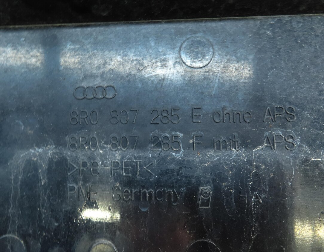 Thumbnail 5: 2010 AUDI Q5 (B8 8R) FRONT GRILLE LICENSE PLATE BASE MOUNT RETAINER BRACKET