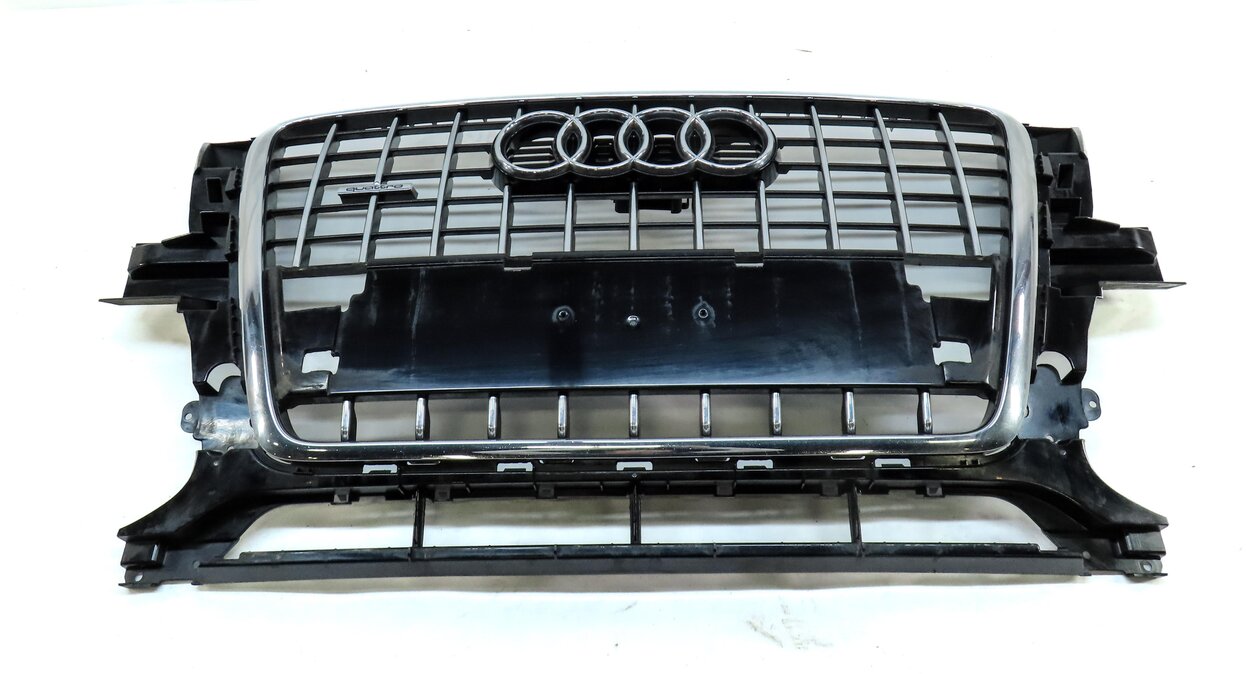 Thumbnail 2: 2009-2012 AUDI Q5 (B8 8R) V6 FRONT UPPER HOOD CENTER GRILLE VENT TRIM (BLACK)