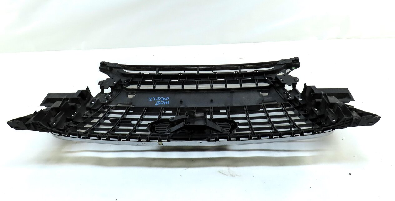 Thumbnail 5: 2009-2012 AUDI Q5 (B8 8R) V6 FRONT UPPER HOOD CENTER GRILLE VENT TRIM (BLACK)