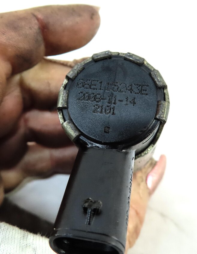 Thumbnail 4: 2010 AUDI Q5 (B8 8R) 3.2L CALB FSI ENGINE CAMSHAFT OIL PRESSURE SOLENOID VALVE