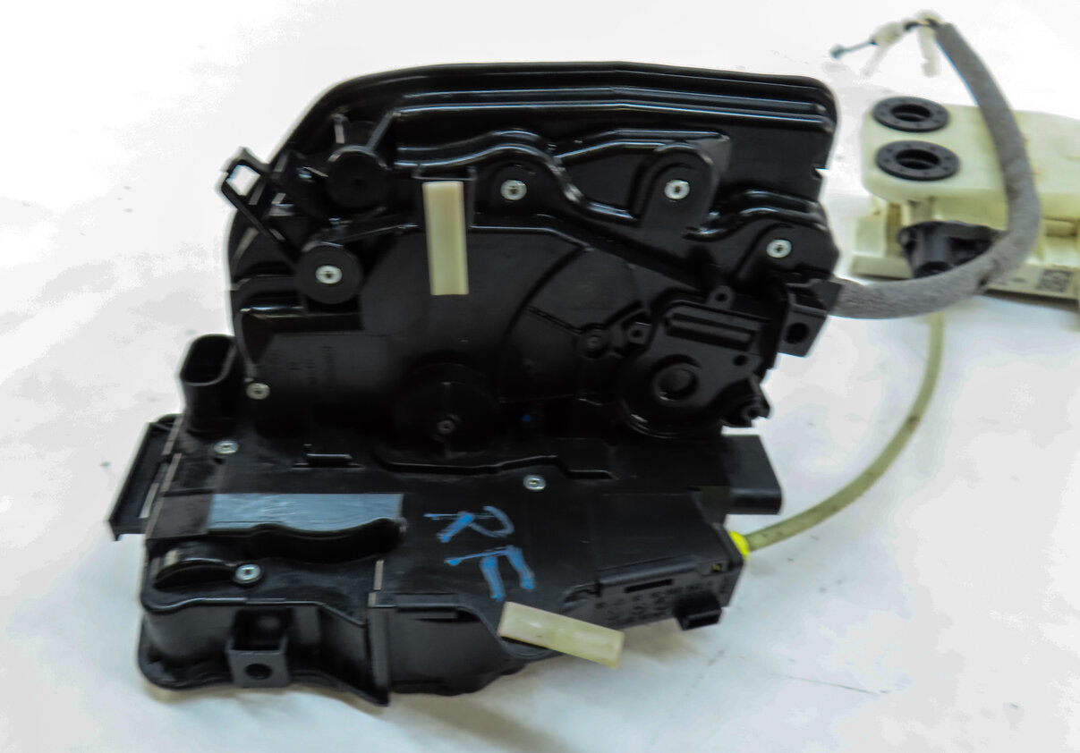 Thumbnail 6: 14-19 BMW 7 X6 (G11 G12 F15 F16) FRONT RIGHT SOFT CLOSE DOOR LATCH w/ ACTUATOR
