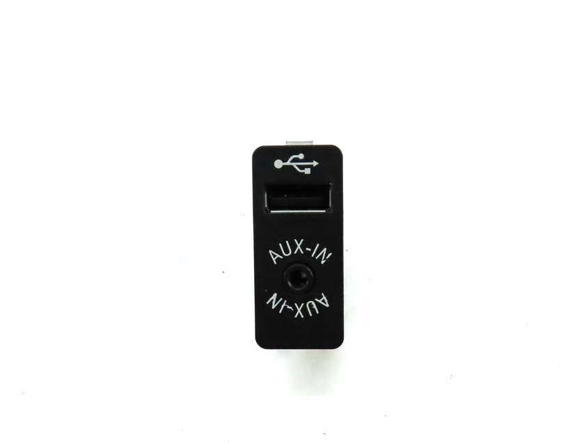 Thumbnail 2: 2014 BMW X5 (F15) AUX-IN USB AUXILIARY INPUT JACK PANEL CHARGING PORT