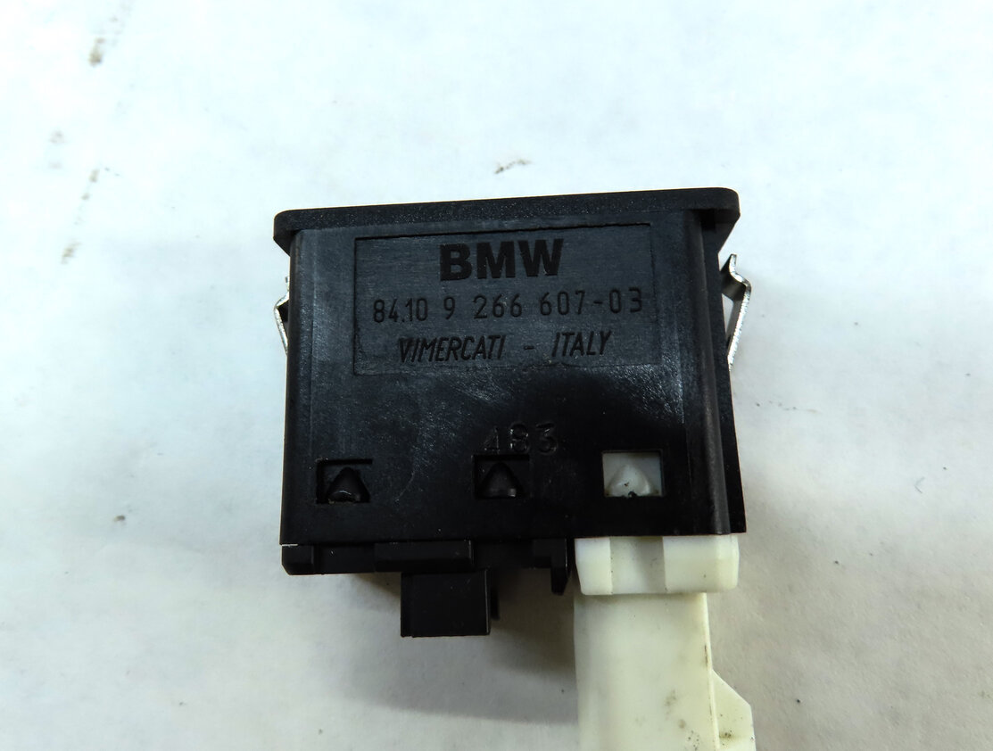 Thumbnail 5: 2014 BMW X5 (F15) AUX-IN USB AUXILIARY INPUT JACK PANEL CHARGING PORT