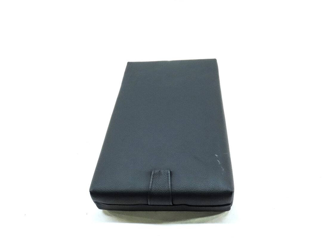 Thumbnail 2: 2014 BMW X5 (F15) REAR 2ND ROW SEAT ARM REST AND CUP HOLDER (Black)