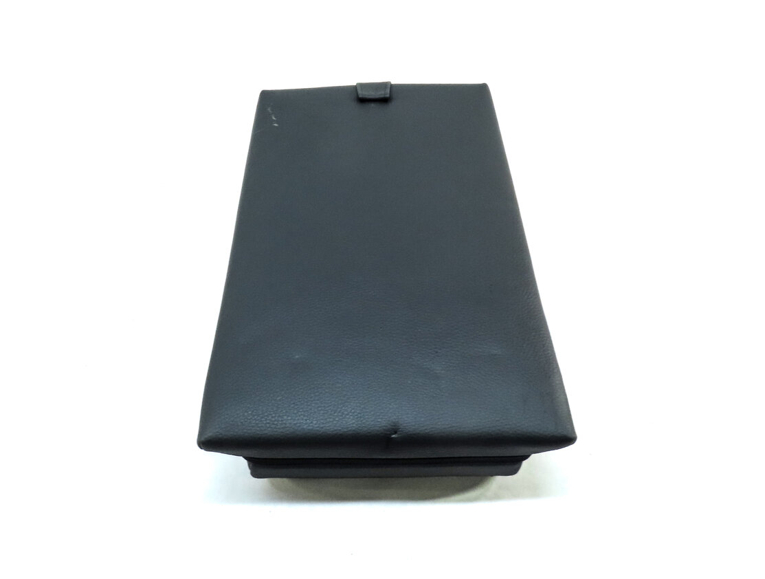 Thumbnail 5: 2014 BMW X5 (F15) REAR 2ND ROW SEAT ARM REST AND CUP HOLDER (Black)