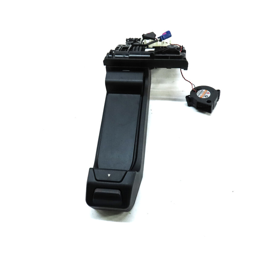 Thumbnail 2: 2014 BMW X5 (F15) CENTER CONSOLE CELL PHONE CHARGING DOCK CRADLE
