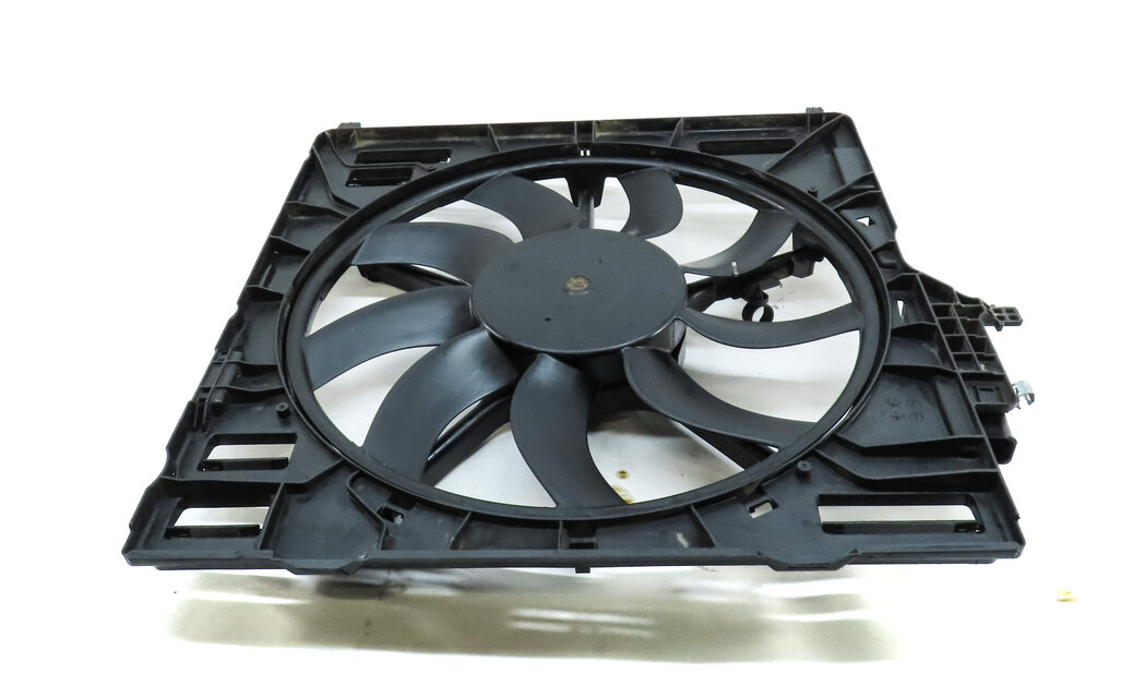 Thumbnail 3: 14-19 BMW X5 X6 (F15 F16) 4.4L N63 TURBO 850 WATT RADIATOR FAN & SHROUD ASSEMBLY