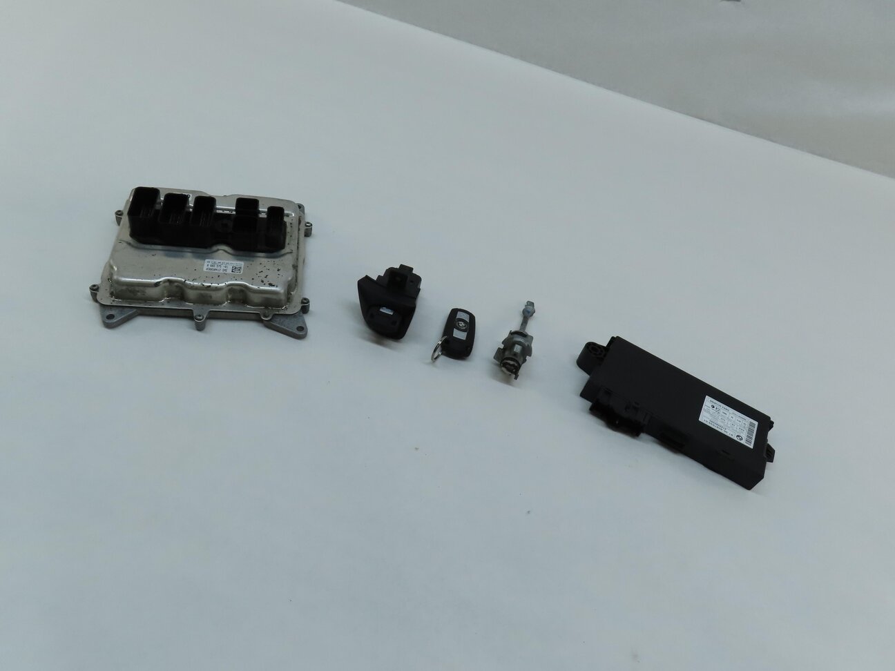 Thumbnail 3: 13-16 BMW X1 Z4 E84 E89 2.0L N20 TURBO ECM DME CAS 3 IMMOBILIZER MODULE KEY SET