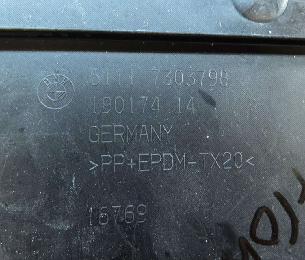 Thumbnail 5: 2013 BMW X1 (E84) FRONT LICENSE PLATE MOUNT BRACKET 51117303798