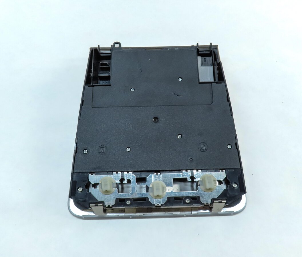 Thumbnail 4: 2013 BMW X1 (E84) FRONT ROOF CENTER PRIMARY DOME LIGHT w/ SWITCH BUTTONS (BEIGE)