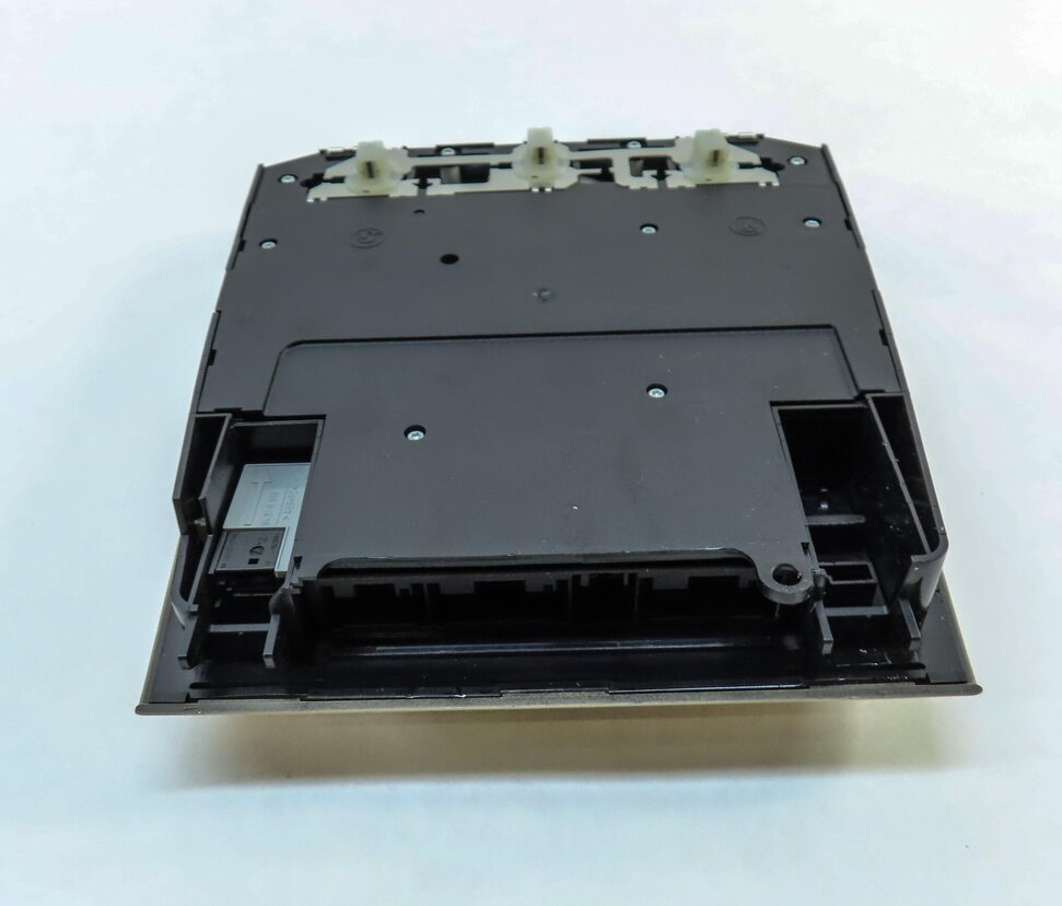 Thumbnail 5: 2013 BMW X1 (E84) FRONT ROOF CENTER PRIMARY DOME LIGHT w/ SWITCH BUTTONS (BEIGE)