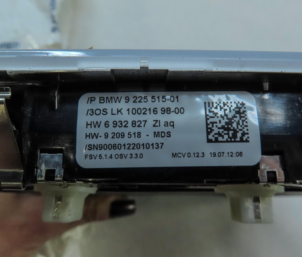 Thumbnail 6: 2013 BMW X1 (E84) FRONT ROOF CENTER PRIMARY DOME LIGHT w/ SWITCH BUTTONS (BEIGE)