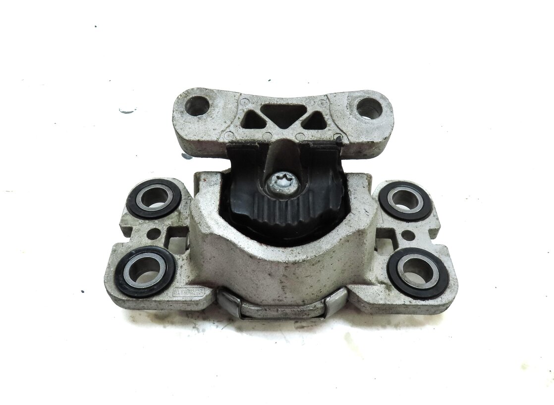 Thumbnail 2: 2016 LAND ROVER DISCOVERY SPORT (L550) 2.0L AUTO TRANSMISSION REAR MOUNT BRACKET