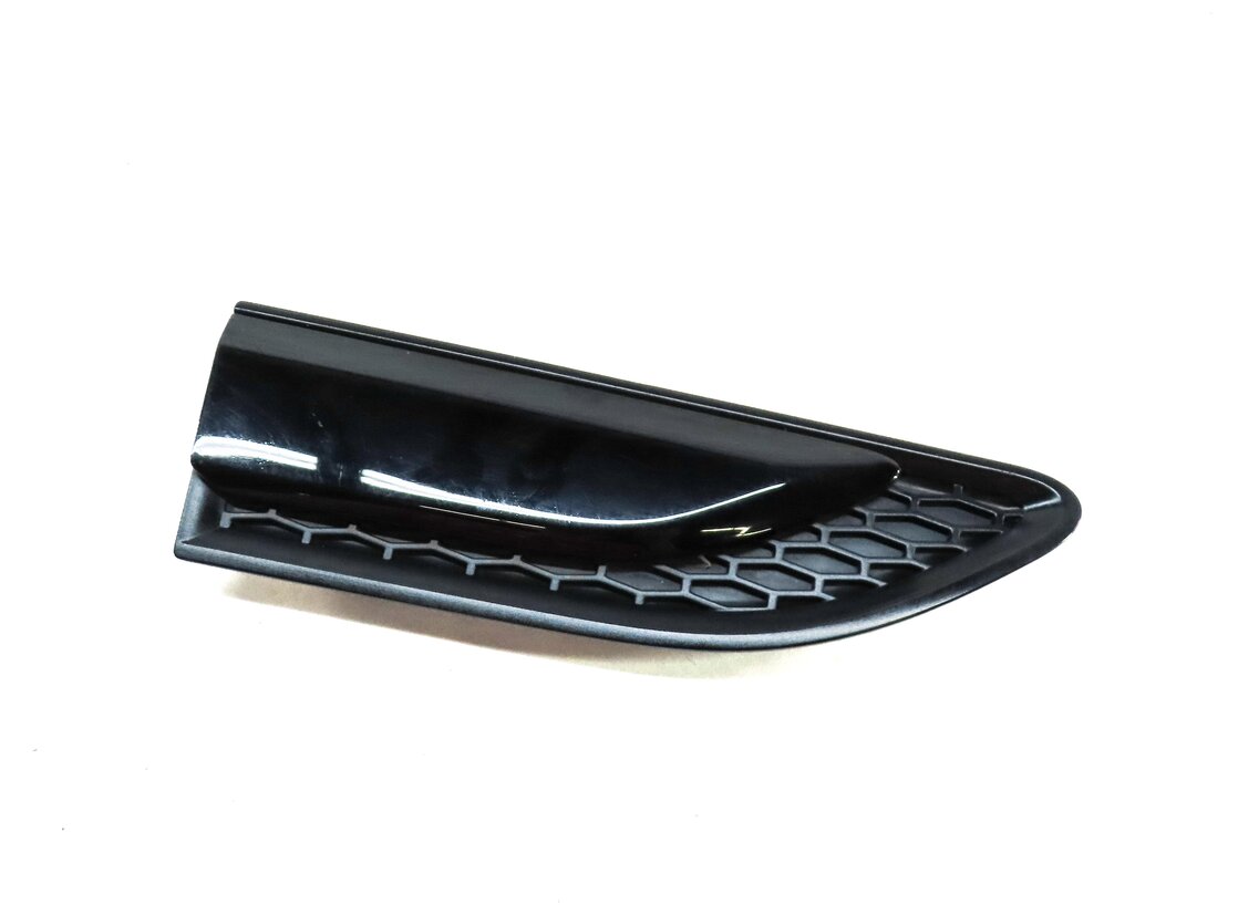 2016 LAND ROVER DISCOVERY SPORT (L550) FRONT RIGHT FENDER AIR VENT TRIM (BLACK)