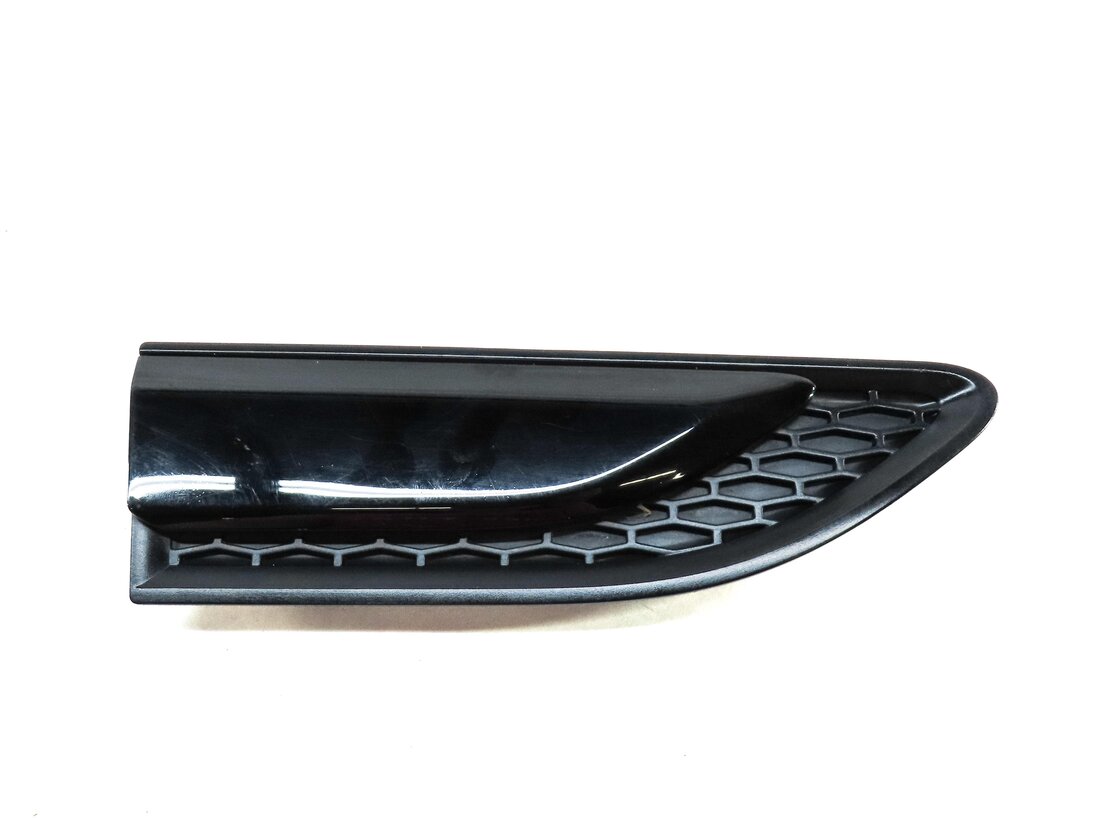 Thumbnail 2: 2016 LAND ROVER DISCOVERY SPORT (L550) FRONT RIGHT FENDER AIR VENT TRIM (BLACK)