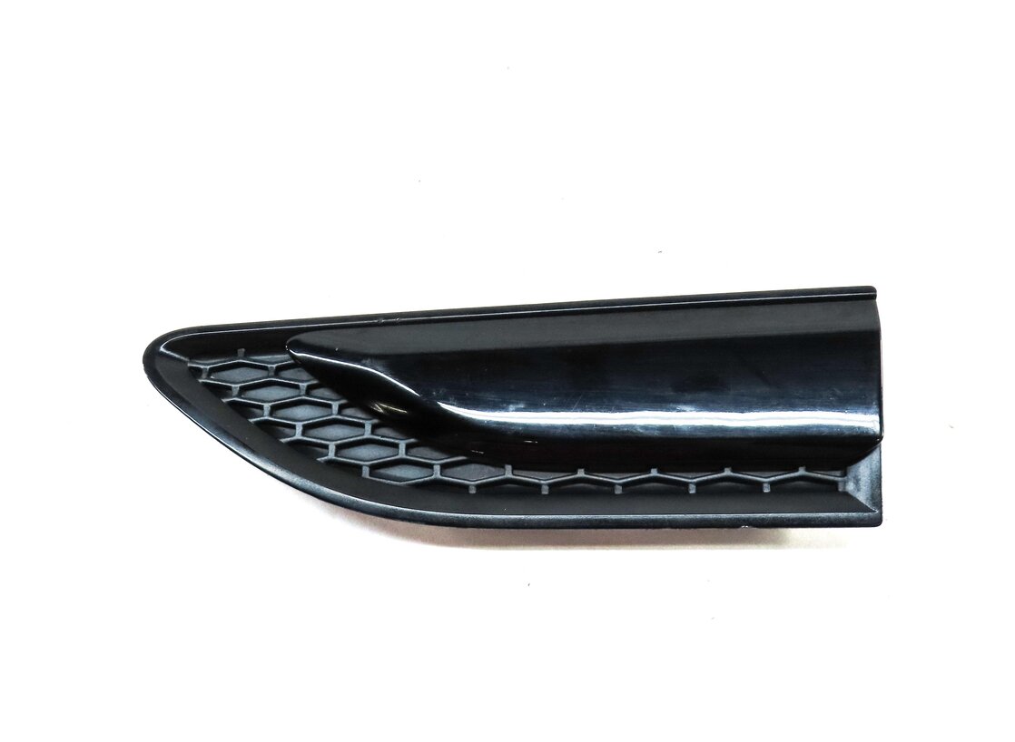 Thumbnail 2: 2016 LAND ROVER DISCOVERY SPORT (L550) FRONT LEFT FENDER AIR VENT TRIM (BLACK)
