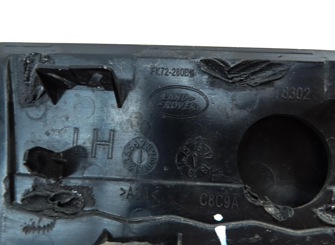 Thumbnail 6: 2016 LAND ROVER DISCOVERY SPORT (L550) FRONT LEFT FENDER AIR VENT TRIM (BLACK)
