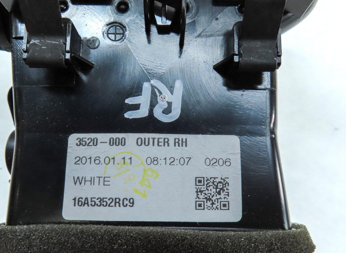 Thumbnail 5: 2016 LAND ROVER DISCOVERY SPORT (L550) FRONT RIGHT DASH OUTER AC HEATER AIR VENT