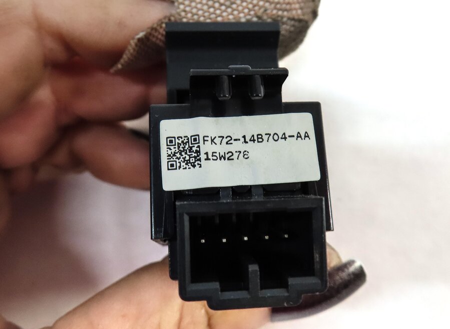 Thumbnail 7: 2016 DISCOVERY SPORT (L550) REAR 2ND ROW LEFT & RIGHT SEAT FOLDING SWITCH SET