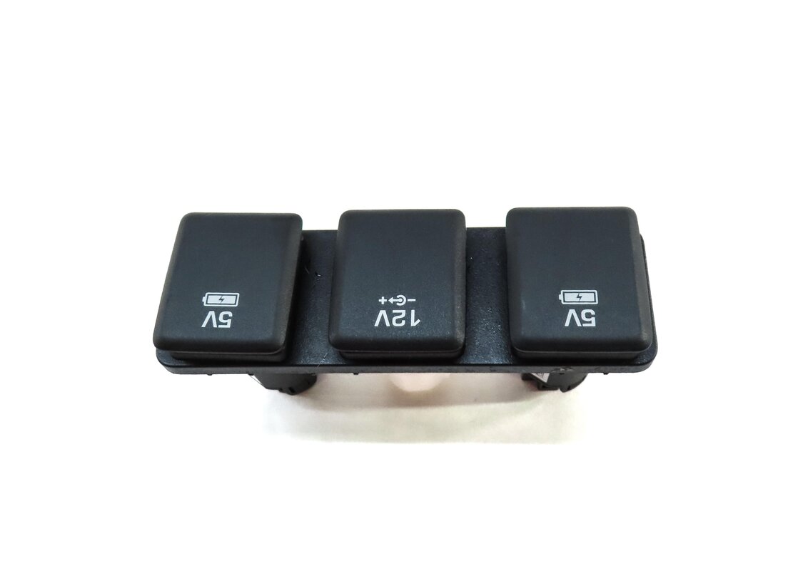 Thumbnail 3: 2016 LAND ROVER DISCOVERY SPORT (L550) REAR 5V 12V SOCKET PLUG PANEL