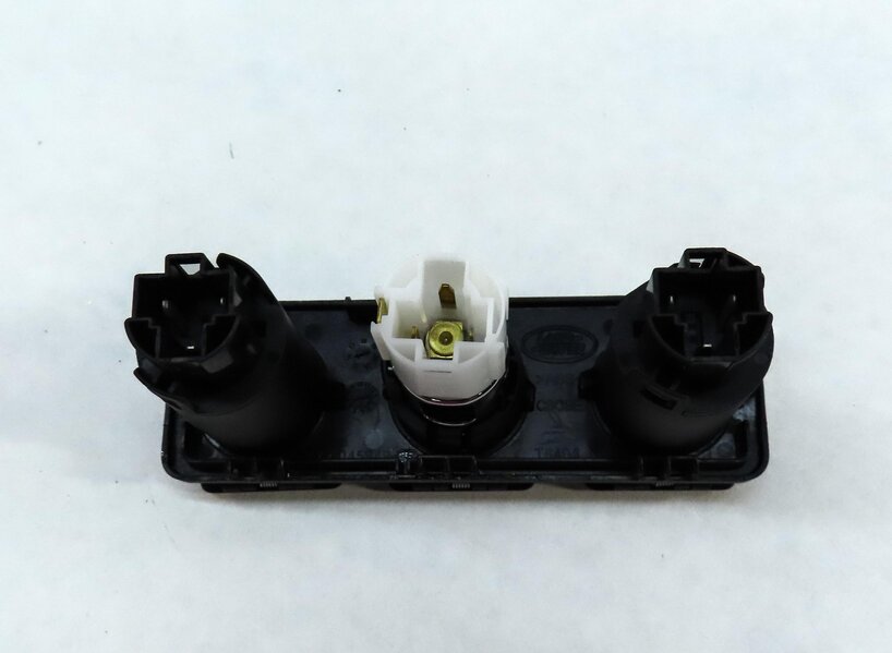 Thumbnail 5: 2016 LAND ROVER DISCOVERY SPORT (L550) REAR 5V 12V SOCKET PLUG PANEL