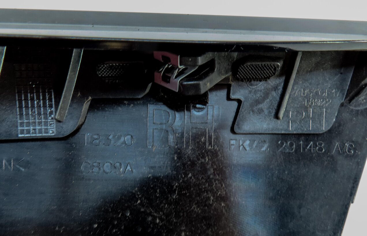 Thumbnail 7: 2016 LAND ROVER DISCOVERY SPORT (L550) REAR RIGHT UPPER PILLAR TRIM (BLACK)